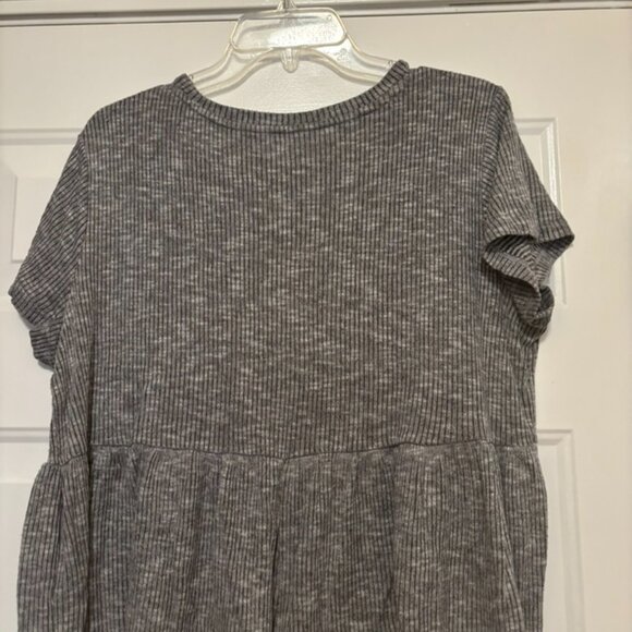 SO Gray Peplum Top - Picture 3 of 3